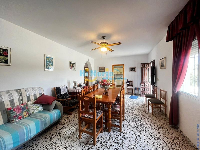 Foto 1ae9d01f-8729-49e6-bc92-dada7c550a7c. Casa amb aparcament a Alcaucín