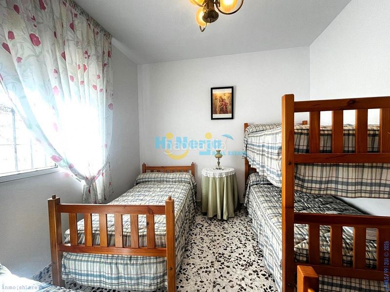 Foto bd63845c-1bd8-4d5c-ab15-6ed4f0c388c4. Casa amb aparcament a Alcaucín
