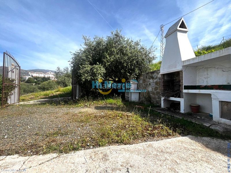 Foto f98b7a77-fb06-46bd-aaec-5b085d20300a. Casa amb aparcament a Alcaucín