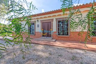 Casa en Villanueva del Trabuco. Villa independiente de 4 dormitorios  con 7000 m2 de terreno  vi