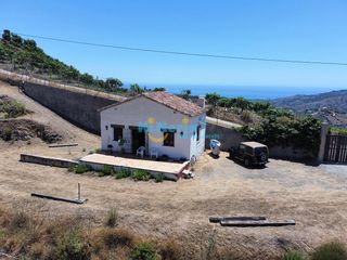 Casa a Frigiliana. Casa rural jardin campo