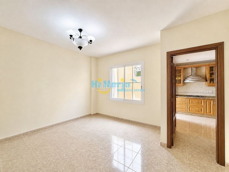 Foto 43d017c4-5f6e-4a30-bff1-4ac3270b04fe. Casa adossada a Centro Nerja