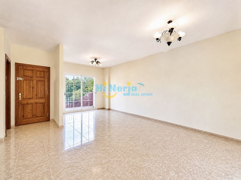 Foto 578c48a2-dcb1-40ef-b4e5-86ed21370573. Casa adossada a Centro Nerja