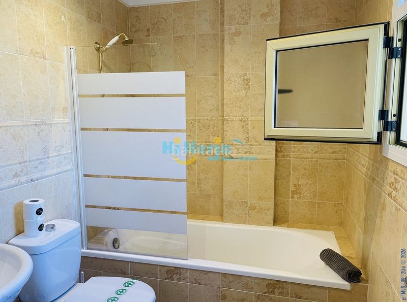 Foto 011203ed-99f1-41d9-b753-3619c67ba75b. Apartament amb piscina a Centro Nerja