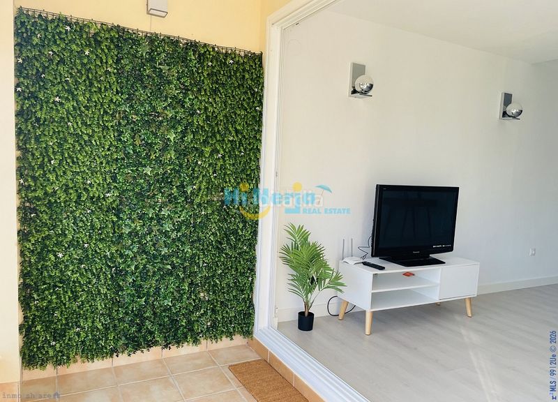 Foto 585db657-df7a-4911-81c7-21acf998ed63. Apartament amb piscina a Centro Nerja