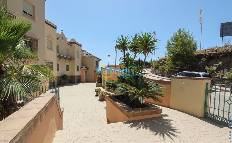 Foto c3ae1877-3b89-4b74-8315-e5a812521e25. Apartament amb piscina a Centro Nerja