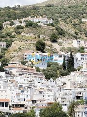 Chalet in Cómpeta. Oportunidad única de inversión en cómpeta gran chalet con finca