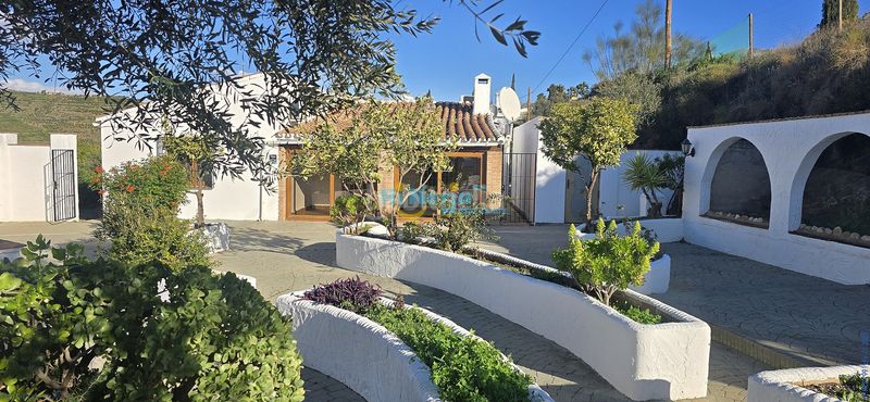 Foto c20ce364-f4e9-4d17-be4c-30a8a81e0d73. Casa amb piscina a Camino Algarrobo - Las Arenas Vélez - Málaga