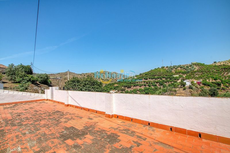 Foto 01de405d-6b18-41f7-a2bc-4d8069b21195. Casa amb aparcament a Canillas de Aceituno