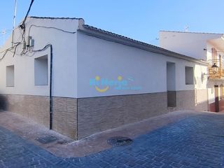 Casa a Benamocarra. Totalmente reformada a estrenar!