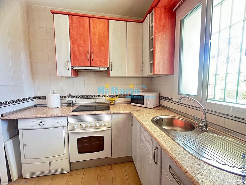 Foto 1164285b-bbd1-43c9-a487-12608d78de79. Apartament amb aparcament piscina a Centro Nerja