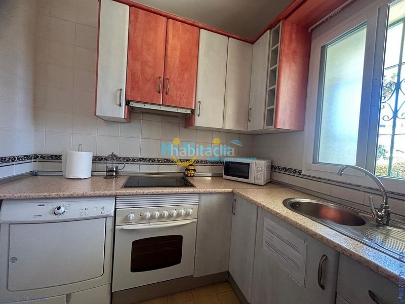 Foto 1dbfb543-b461-4d14-a110-948ac9993e76. Apartament amb aparcament piscina a Centro Nerja