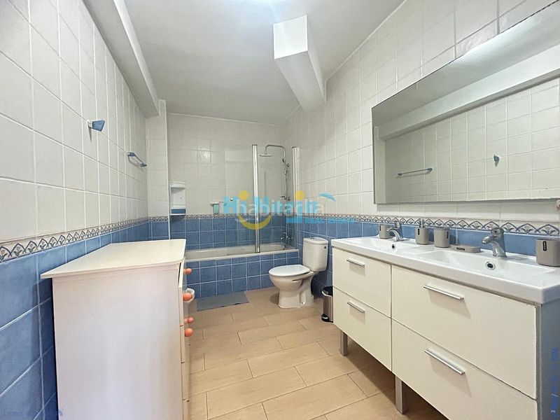Foto 57927fa7-6be3-4f47-9bfa-a39f271e6d13. Apartament amb aparcament piscina a Centro Nerja