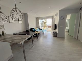 Rent Apartment in Centro. Apartamento 2 dormitorios con terraza, vistas al mar y piscina c