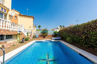 Casa bifamiliare in Centro. Pareado 5 dormitorios piscina garaje tomillar
