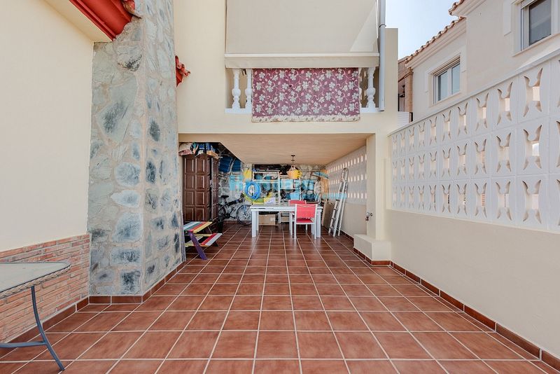 Foto 47cba7bd-3f7d-469c-9cbb-caf00169aee0. Casa amb calefacció aparcament piscina a Centro Torre del Mar