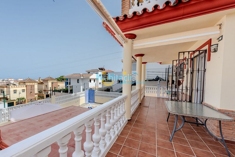 Foto f876efda-3d0d-4e2e-8409-b4bfd89eede3. Casa amb calefacció aparcament piscina a Centro Torre del Mar