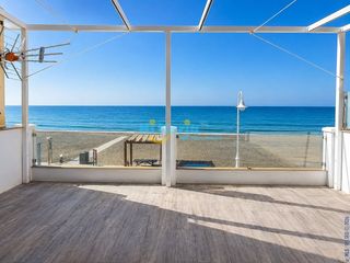 Casa a Algarrobo Costa. Se vende adosado a estrenar frontal al mar en algarrobo costa, m