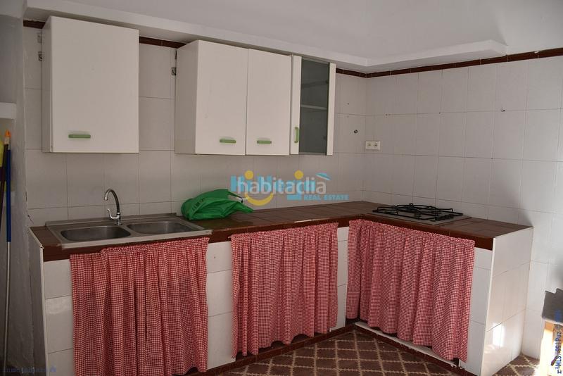 Foto 3d34ffad-3ac6-40ea-9bd0-0ed258e8de01. Casa  en el Centro con vistas al mar en Centro Nerja
