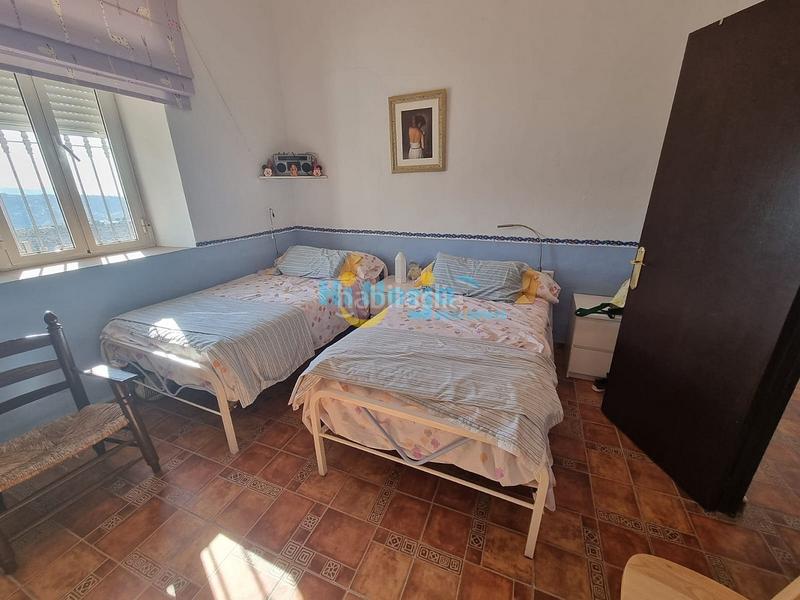 Foto 4f7ad1f6-c632-43f7-98ab-d71fa06d7fc7. Miete haus mit parking in Torrox pueblo Torrox