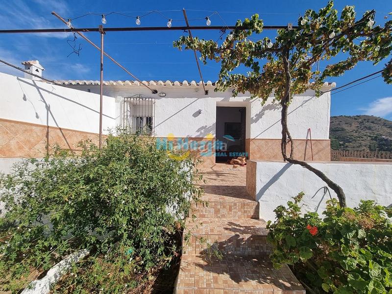 Foto 3e8537ed-bd8c-4ea9-ad3b-d83803c64140. Rent house with parking in Torrox pueblo Torrox