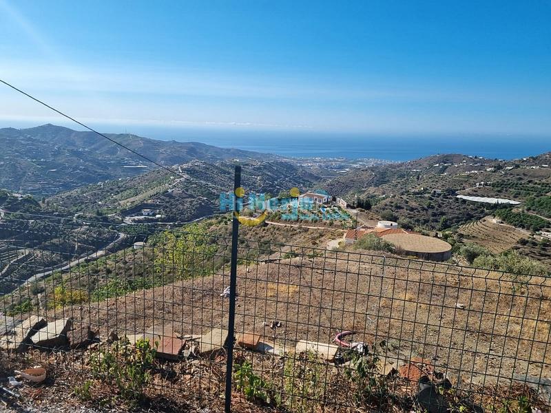 Foto 50916053-600c-4c2f-b59f-6e81398bfe57. Rent house with parking in Torrox pueblo Torrox