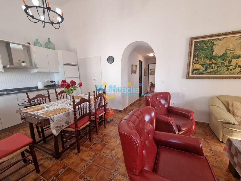 Foto 66dd017d-6db2-4526-aee7-5350a4cde82d. Rent house with parking in Torrox pueblo Torrox