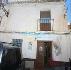 Maison à Centro. Casa de pueblo para reformar con 3 plantas  sotano  nerja, zona