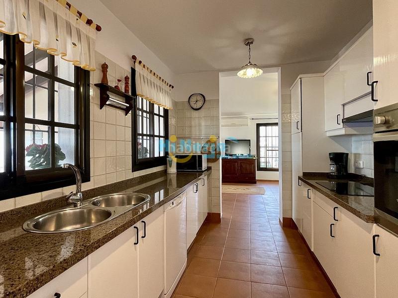 Foto 465bb356-496d-41f9-b990-066b5d4ef247. Maison avec parking piscine dans Algarrobo pueblo Algarrobo