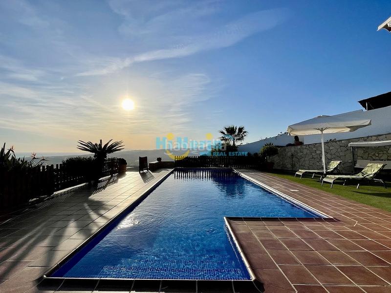 Foto 48b8dbc6-ca88-468e-90c5-6a9c3b836bee. Maison avec parking piscine dans Algarrobo pueblo Algarrobo