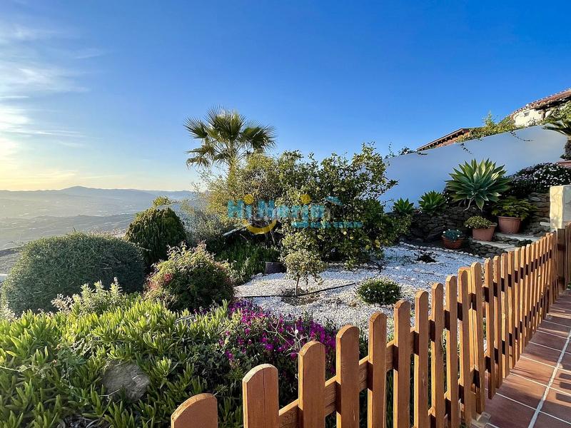 Foto db829e9d-79c4-460e-913d-191c4c4f741e. Maison avec parking piscine dans Algarrobo pueblo Algarrobo