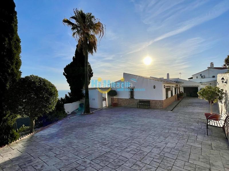 Foto e38bb05c-c17f-48c4-9bd0-613137fb2f73. Maison avec parking piscine dans Algarrobo pueblo Algarrobo