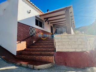 Casa en Torrox Pueblo. Casa de campo 2 dormitorios con 8500 m2 de terreno y una cuadra