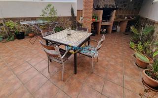 Casa a Centro. Chalet pareado 4 dormitorios con jardín , sotano terraza y patio