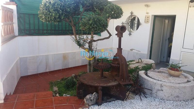 Foto bbcd4c40-ad65-4b7c-9366-11445ad3ba8f. Casa amb aparcament piscina a Centro Torre del Mar