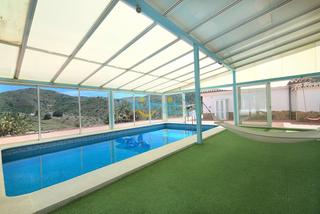 Casa a Sedella. Casa de campo con parcela de 6200 m2 , piscina climatizada y gar