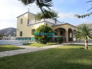 Xalet a Centro. Villa 4 dormitorios piscina jardin punta lara