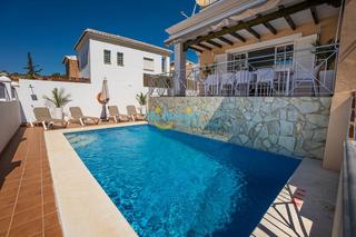 Xalet a Centro. Villa 6 dormitorios piscina garaje barbacoa trastero lavadero al