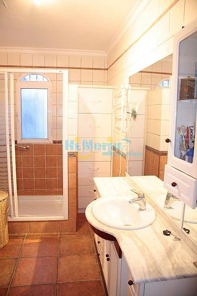 Foto 2a0027b2-d9a1-4d8c-a432-c9267f253e97. Casa villa 6 dormitorios piscina garaje capistrano en Nerja