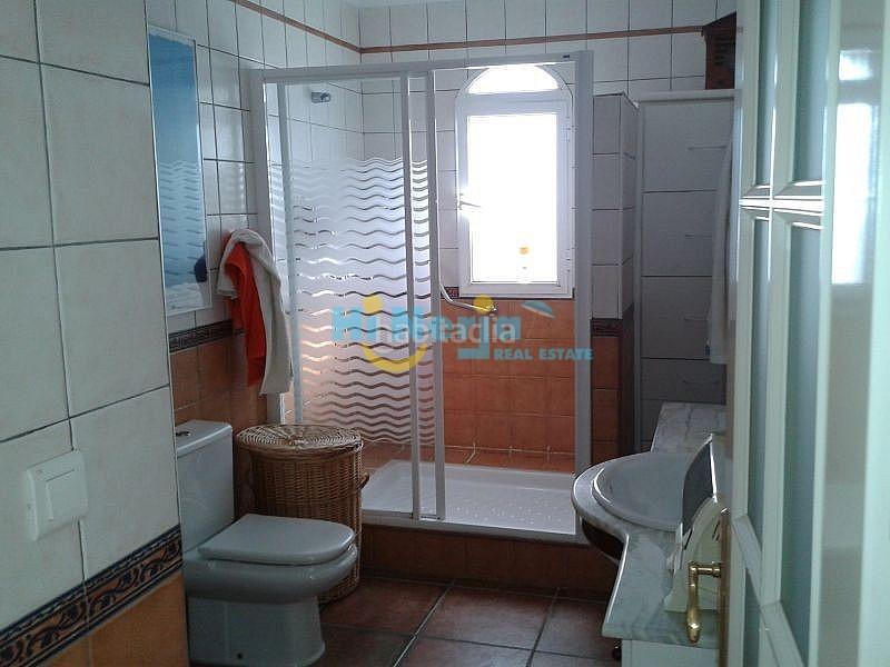 Foto 30b7f285-8d59-4d8c-9a9c-4f0662a33a82. Casa villa 6 dormitorios piscina garaje capistrano en Nerja