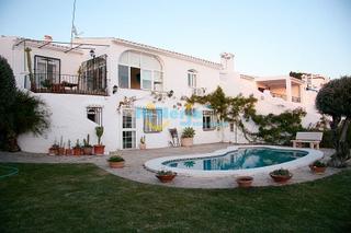 Casa a Centro. Villa 6 dormitorios piscina garaje capistrano