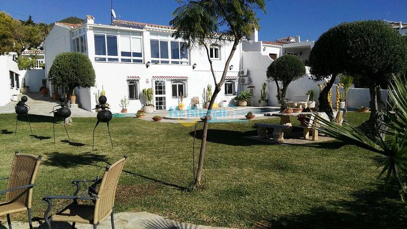 Foto 78768773-0021-45f4-90bf-c669da8efad4. Casa villa 6 dormitorios piscina garaje capistrano en Nerja
