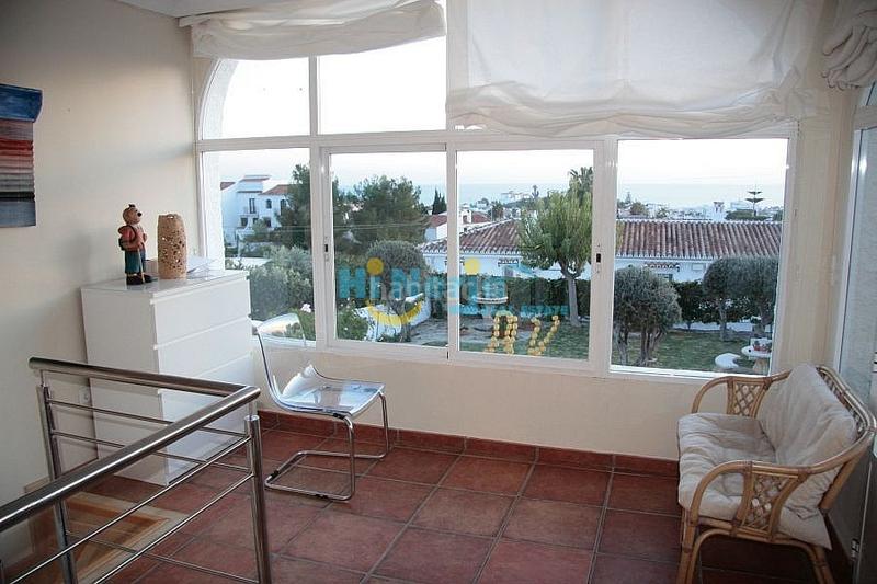 Foto aaa73648-c393-41da-b2cd-2c51919fcc1f. Casa villa 6 dormitorios piscina garaje capistrano en Nerja