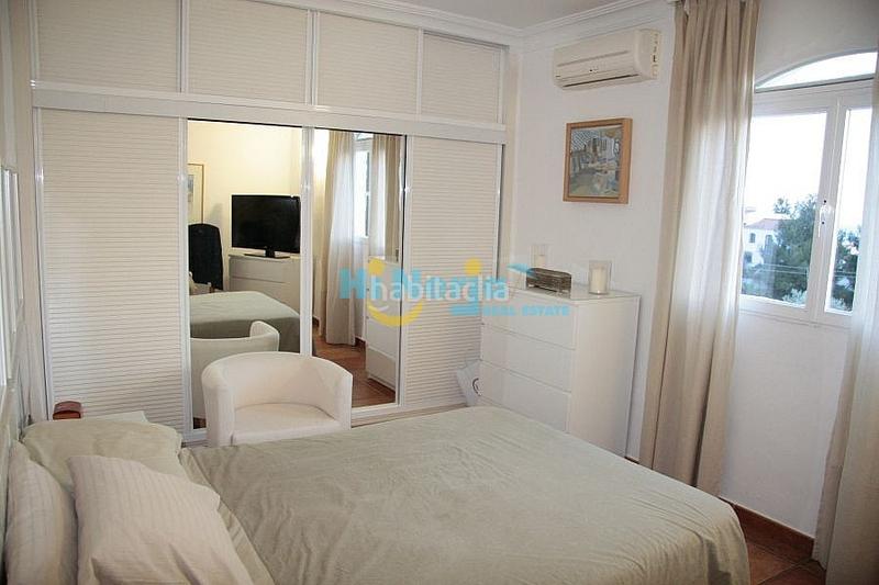 Foto b558dcaf-8587-4567-9353-c841fc7c75e2. Casa villa 6 dormitorios piscina garaje capistrano en Nerja