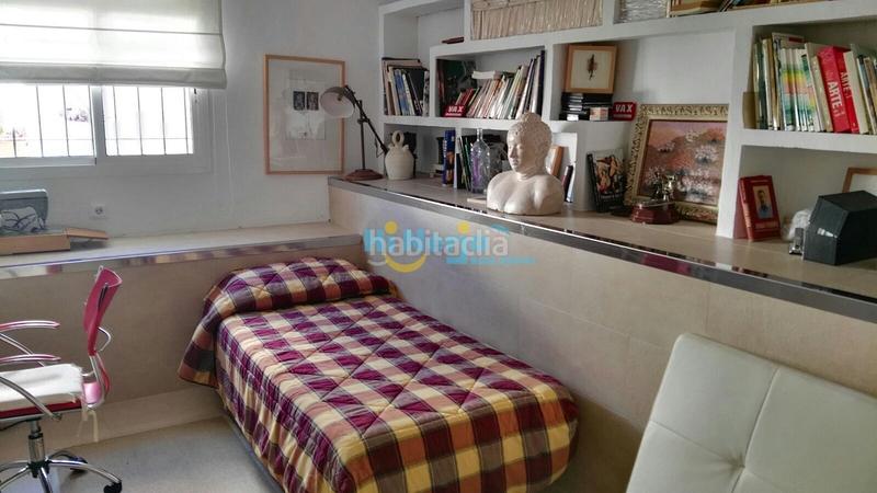 Foto f908f569-bf8a-460f-83e6-36f9c5222e9a. Casa villa 6 dormitorios piscina garaje capistrano en Nerja