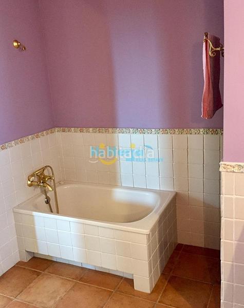 Foto 03bedf5c-ec72-431e-9704-87ca9d9cb264. Casa villa de lujo con vistas panóramicas al mar, con gran garaje, jardín y terrazas costa en Torrox