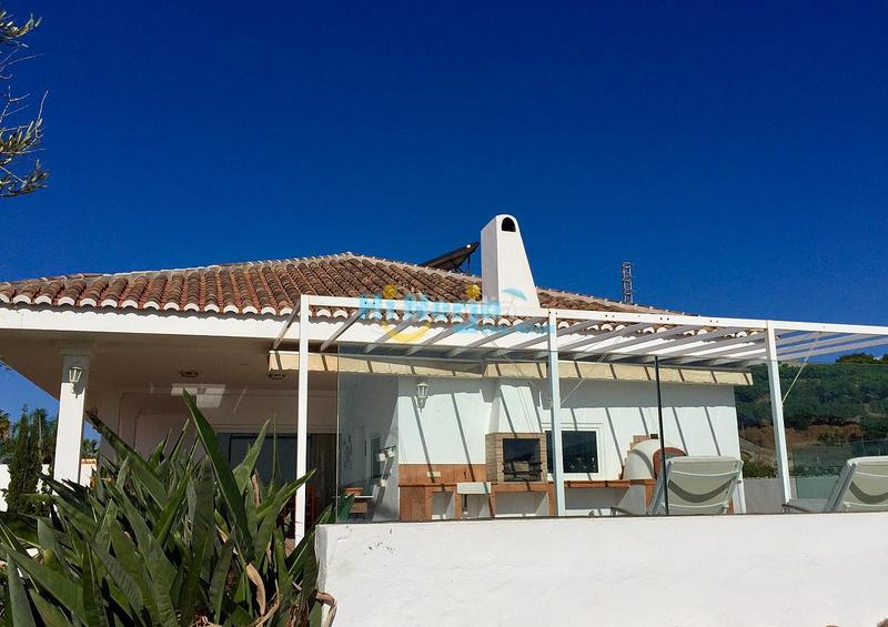 Foto 15afa34e-628f-444c-8e9d-4e3acc33001a. Casa villa de lujo con vistas panóramicas al mar, con gran garaje, jardín y terrazas costa en Torrox