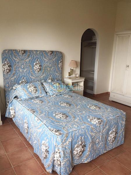 Foto 49d72983-eefa-4f1f-8407-b6474a1bb52a. Casa villa de lujo con vistas panóramicas al mar, con gran garaje, jardín y terrazas costa en Torrox