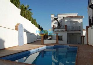 Chalet in Centro. Villa 3 dormitorios piscina sotano capistrano