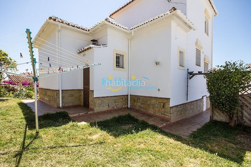 Foto 2b1d0994-0454-446a-90a9-ede1b7d5ce29. Chalet villa 3 dormitorios piscina garaje chimenea en Nerja